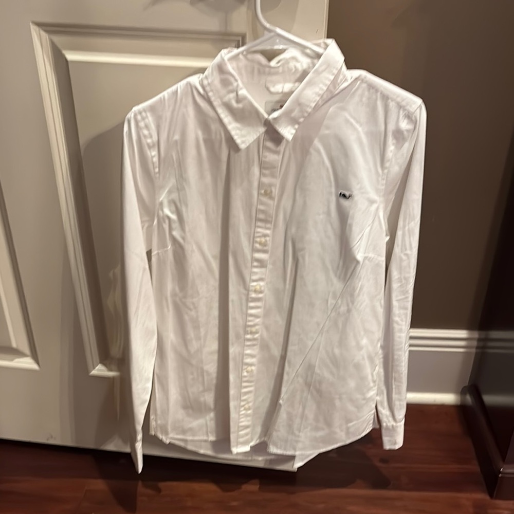 Women’s Vineyard Vines button down